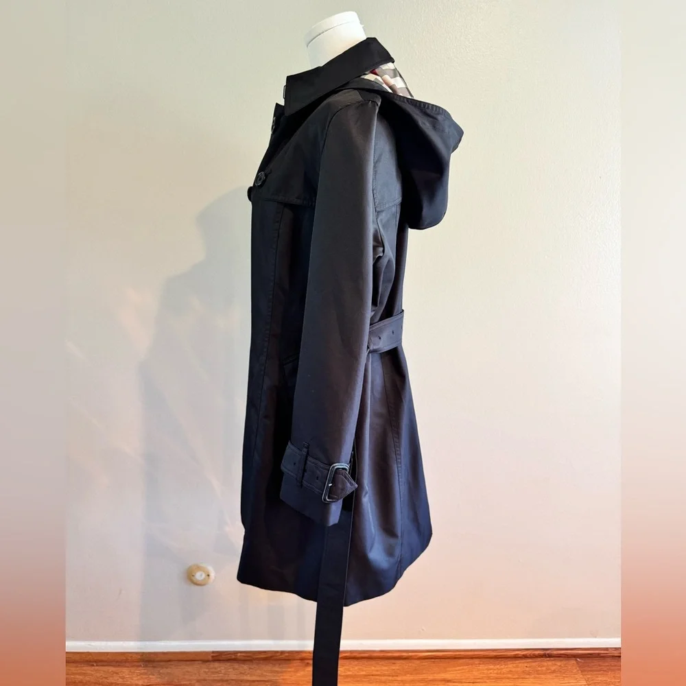 Burberry Black Coat with Detachable Hood and Belt - Picture 6 of 17